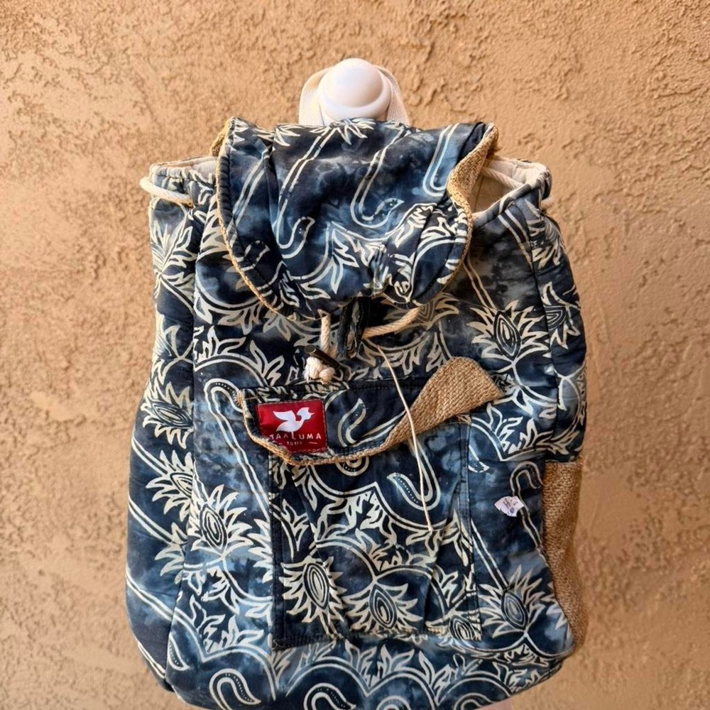 Taaluma Totes navy blue Hawaiian print backpack.